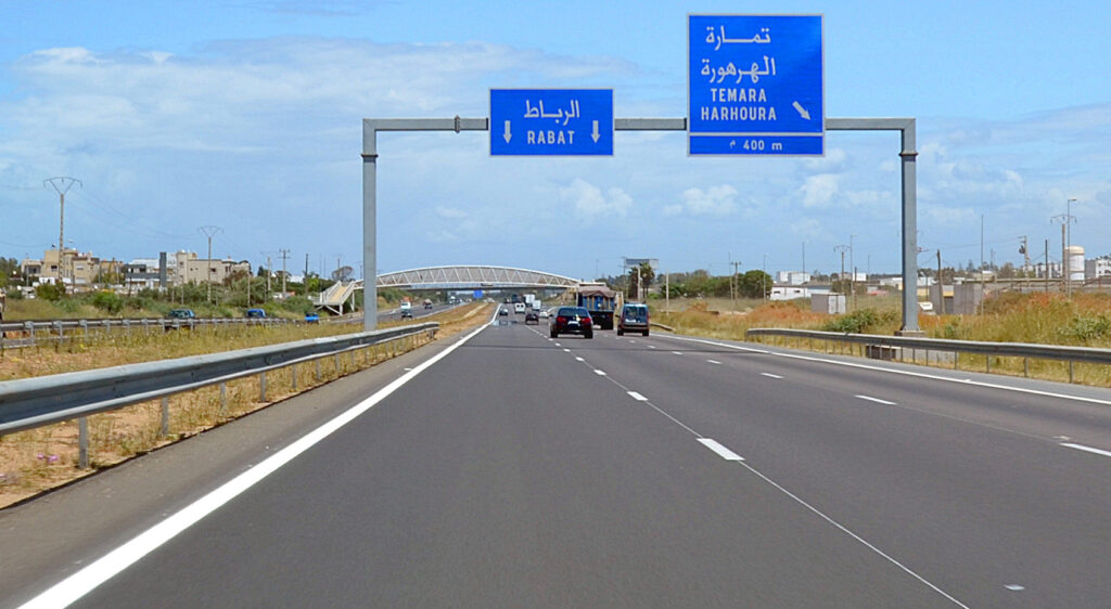 Autopista de Marruecos en dirección a Rabat